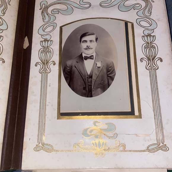 Antique Velvet Photo Album With Many Cabinet Cards 1800's/Early 1900's - Picture 15 of 17